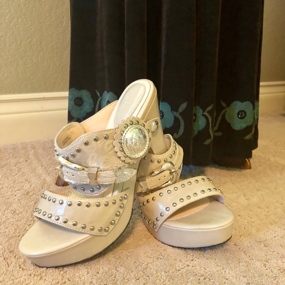 Platform heel with western inspiration - Picture 1 of 2